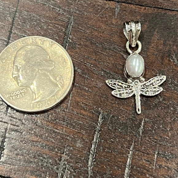 Sterling .925 Dragonfly & Pearl Pendant - Picture 5 of 6